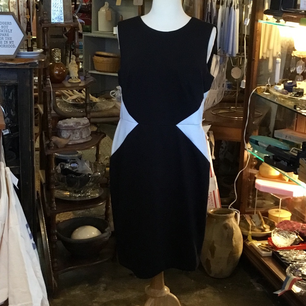 0240 Calvin Klein Black and White Geometric Midi Dress; NWT size 10